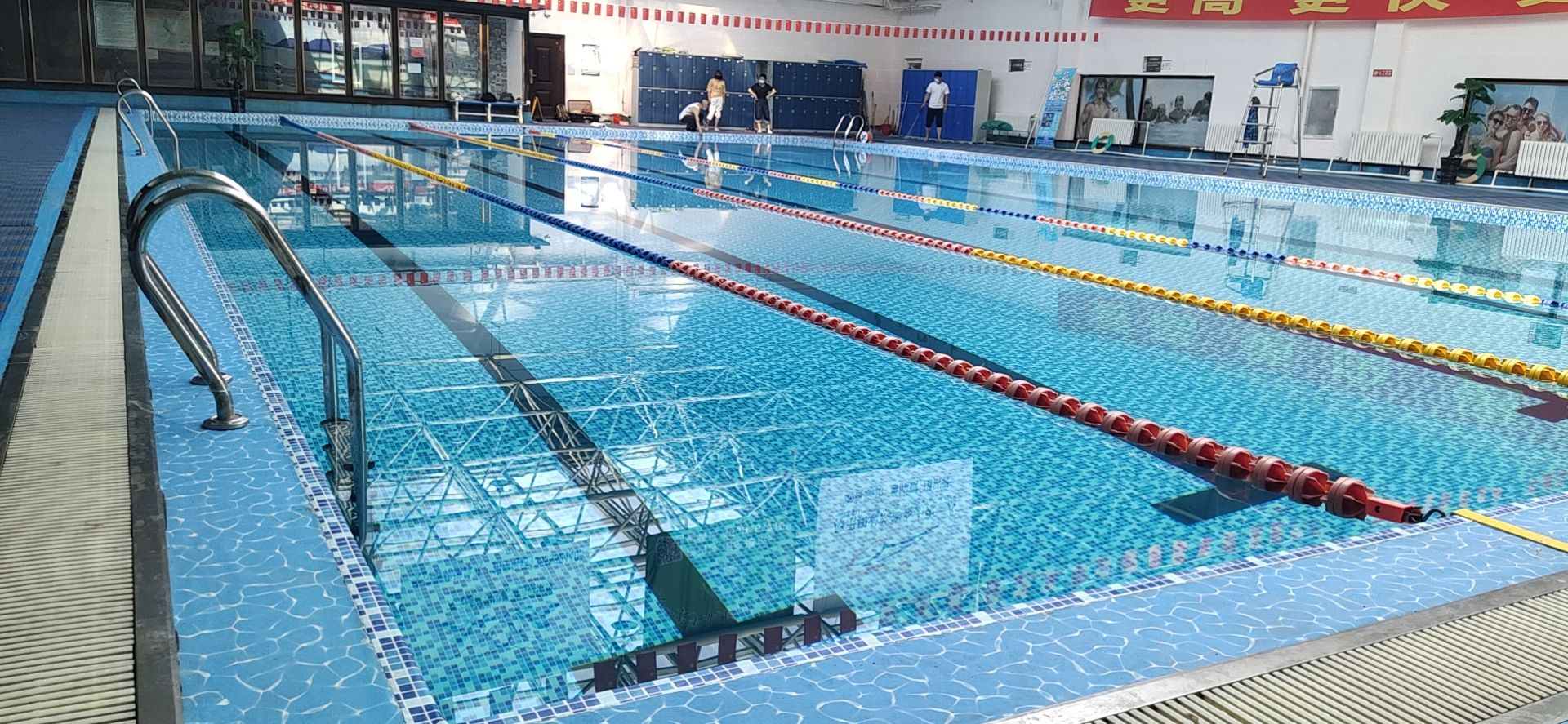 上海室內健身房鋼結構游泳池pvc防水膠膜材料施工案例